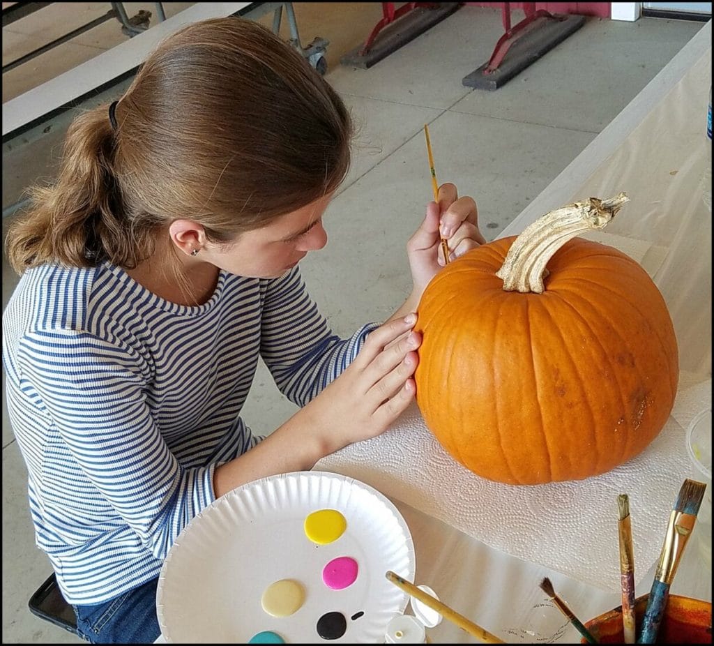 kids painting pumpkins