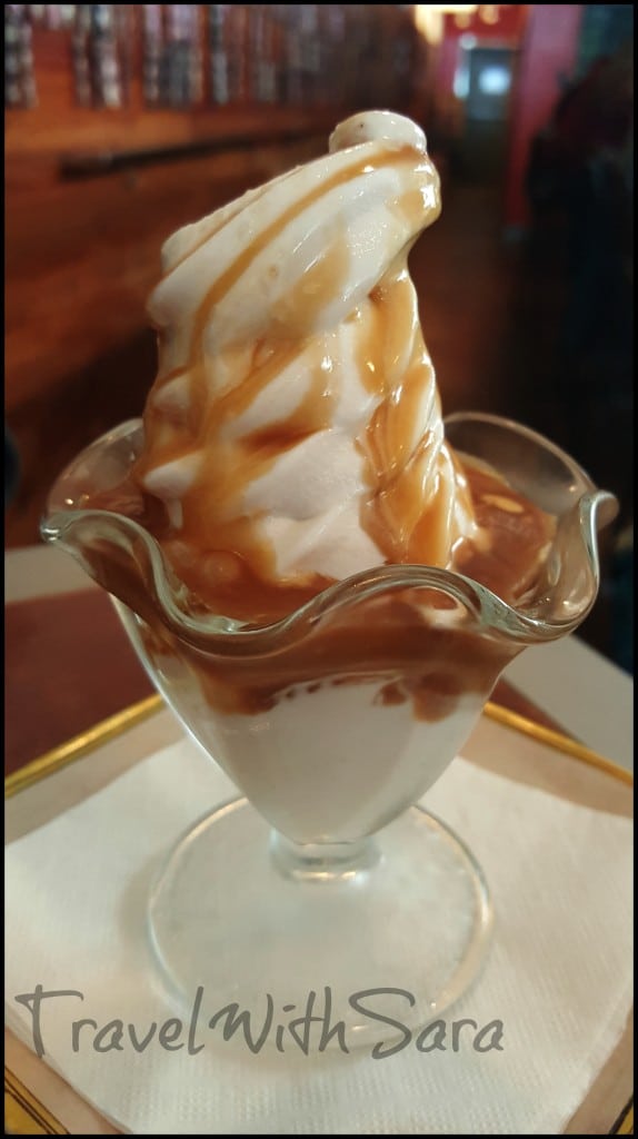 caramel sundae at lola