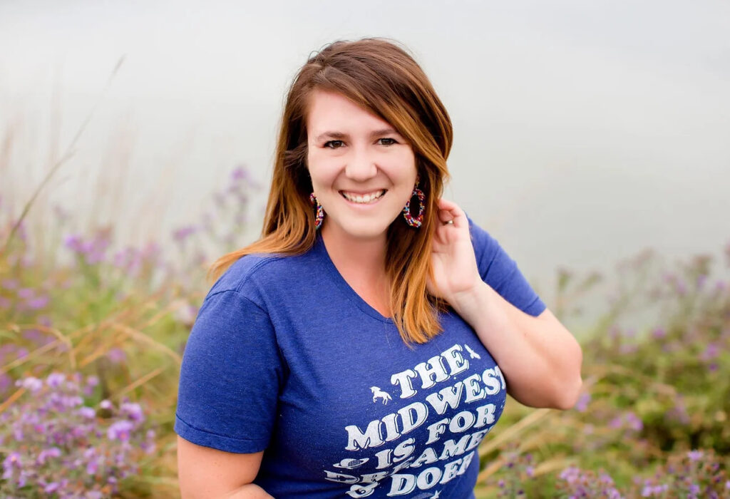 Sara Ramon Iowa Book Review: 100 Things To Do In Des Moines Before You Die - Travel ...