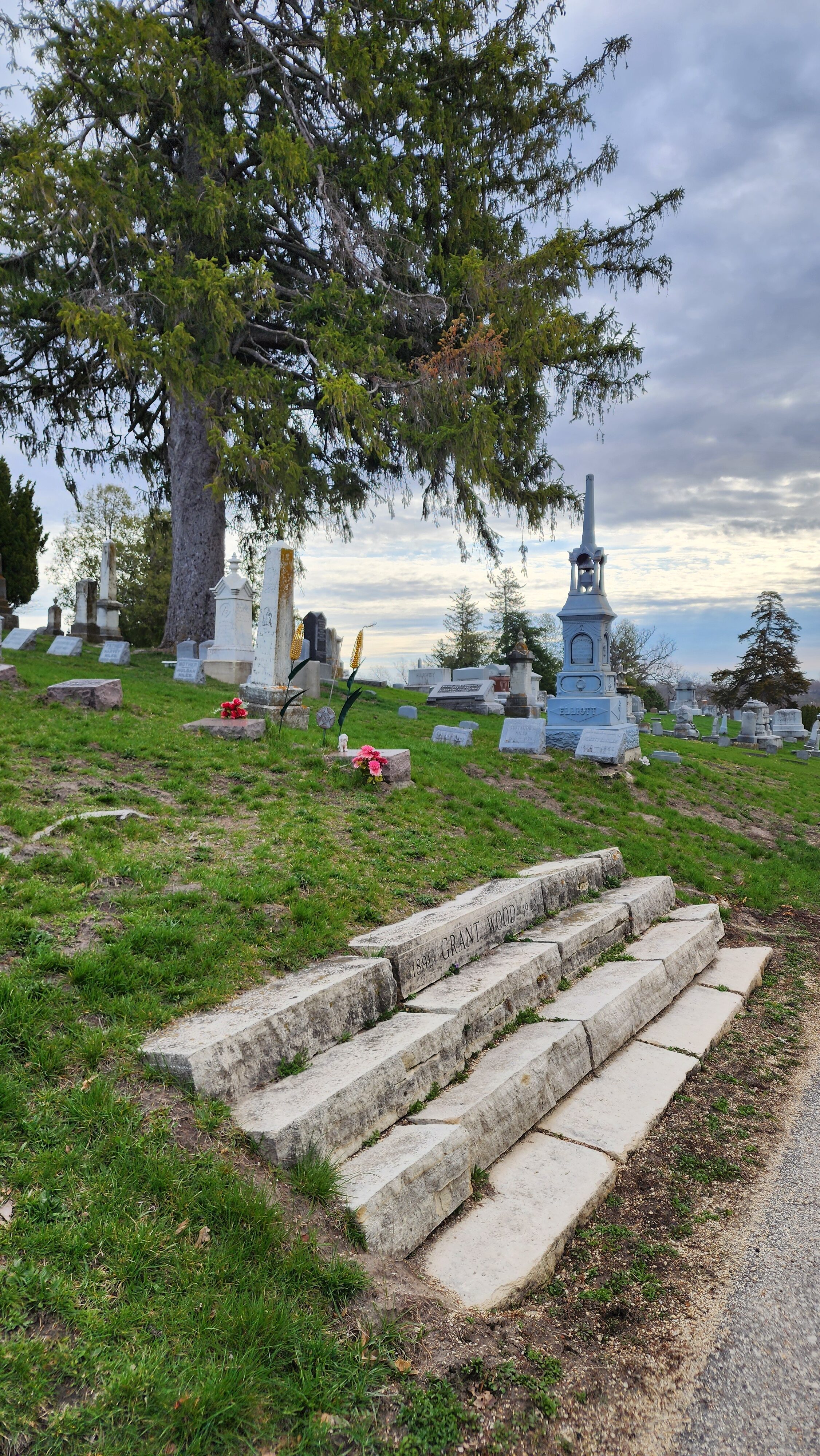 Grant Wood Burial Site