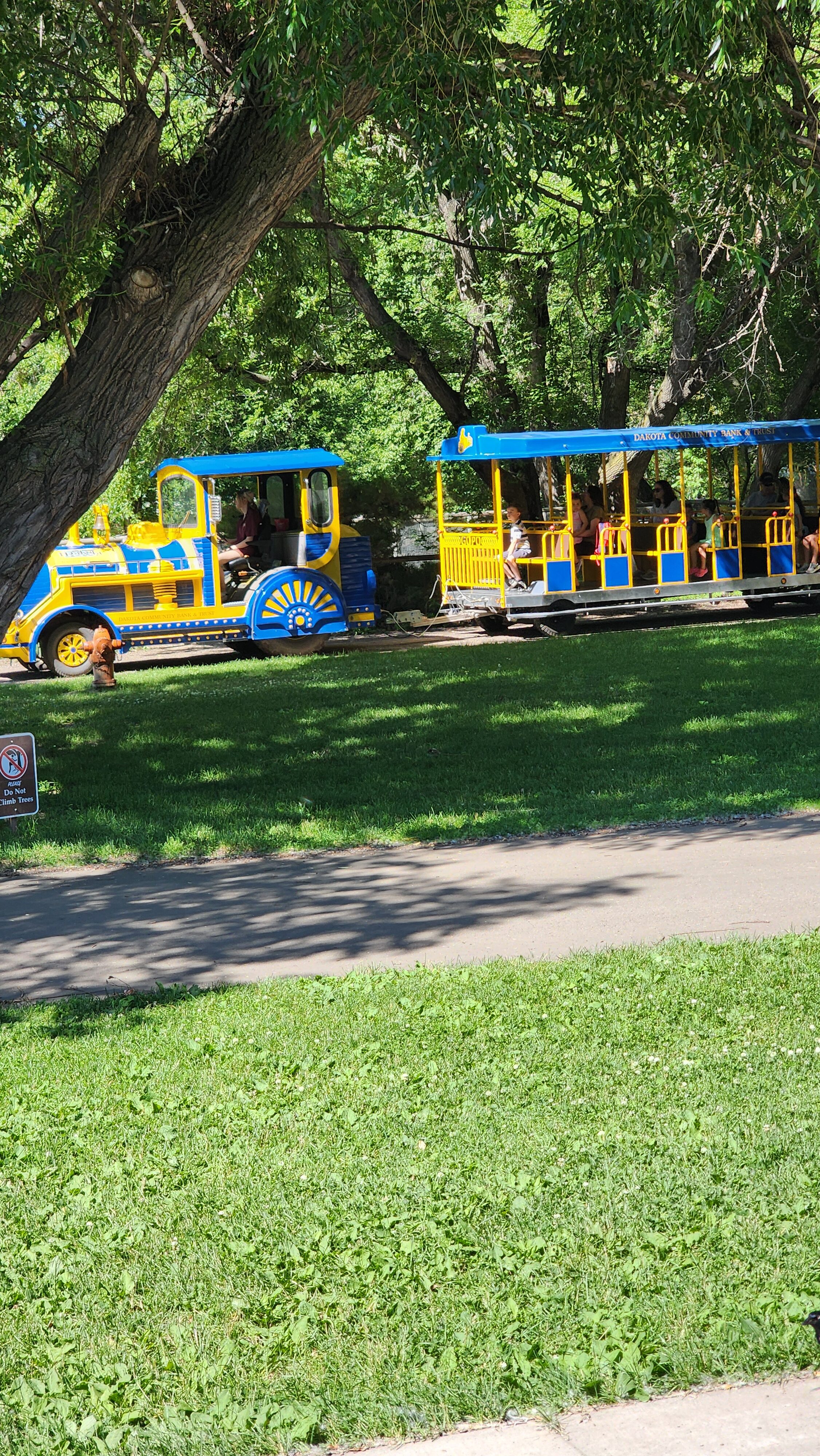 blue train bismarck zoo