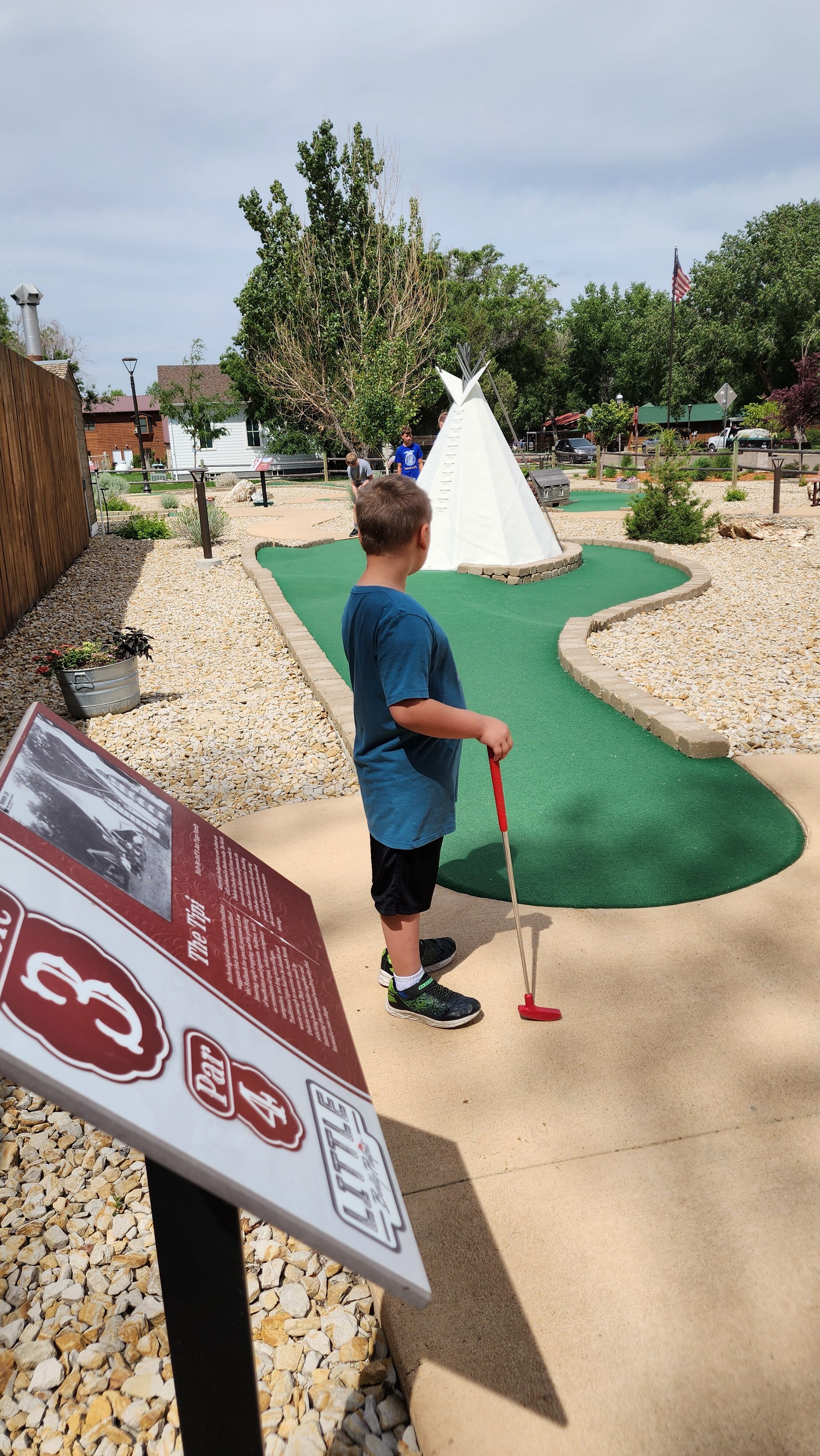 boy mini golf