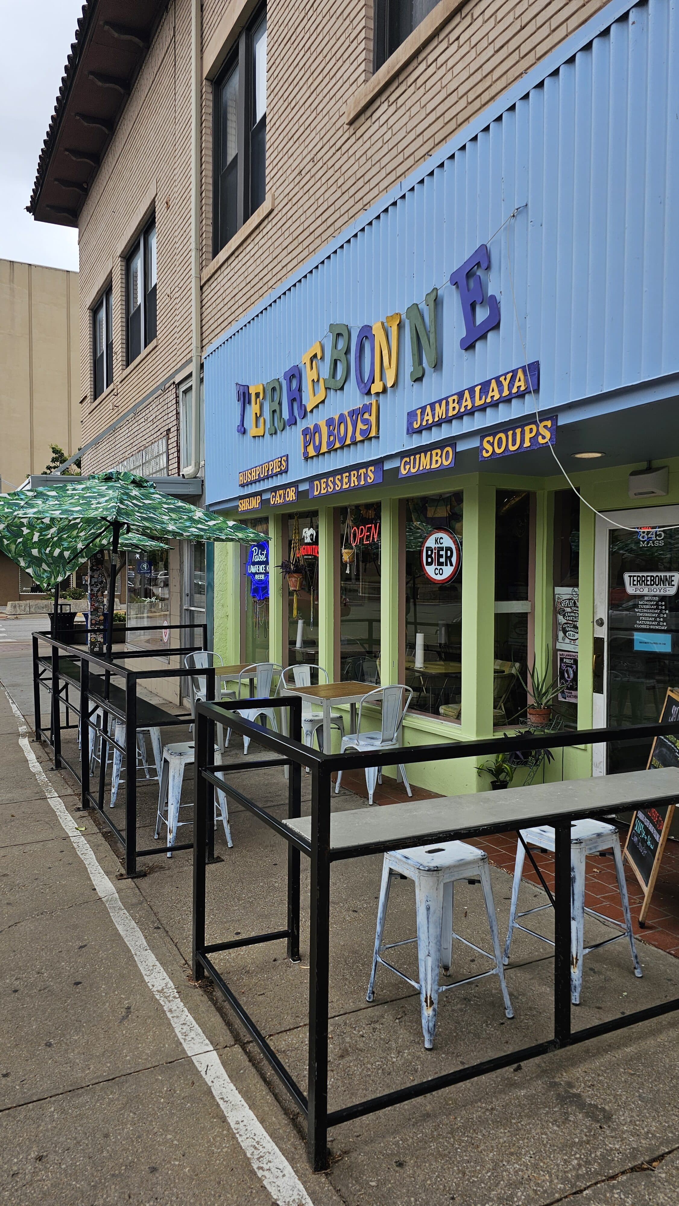 restaurant outdoor seating