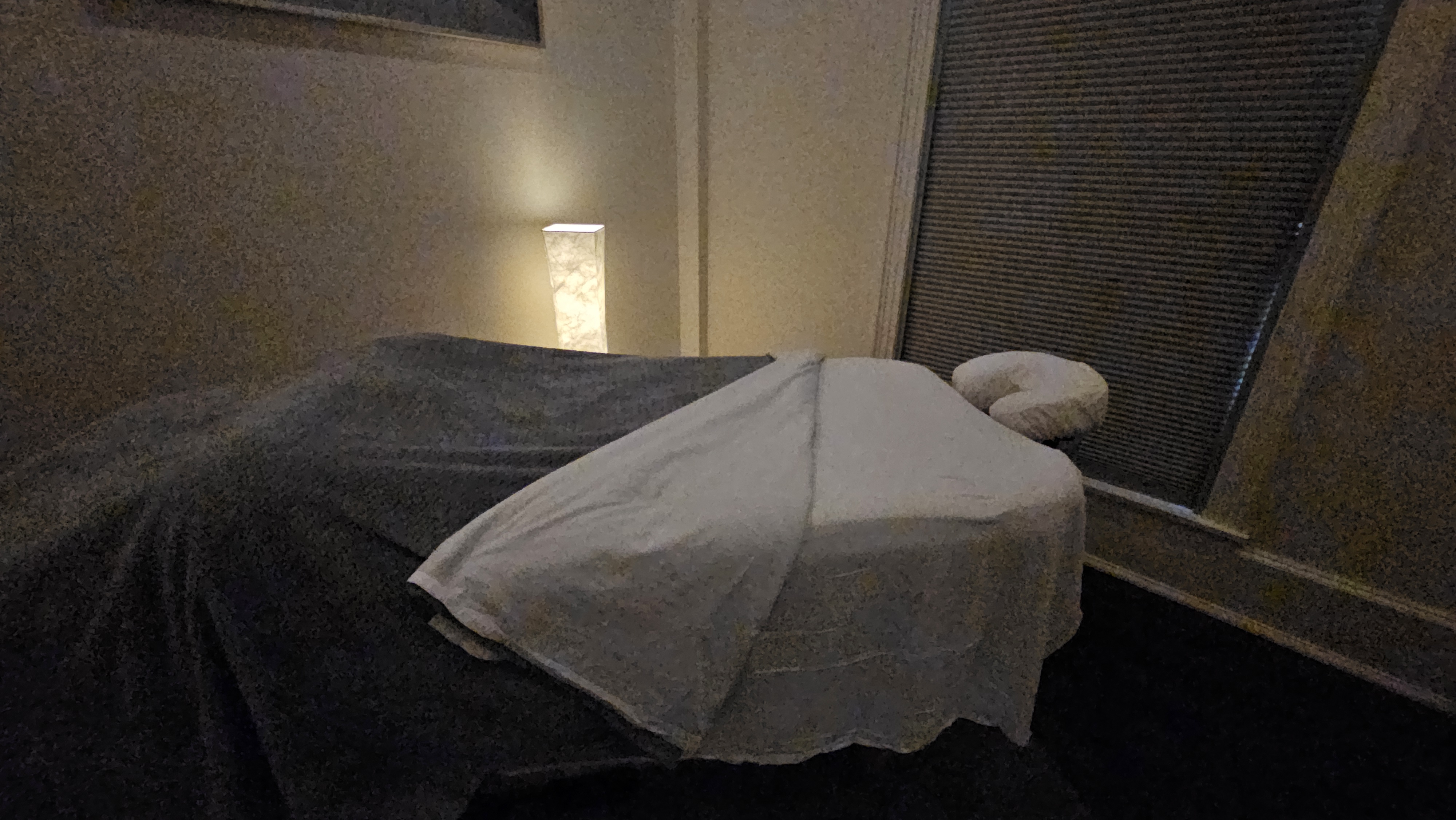 massage table