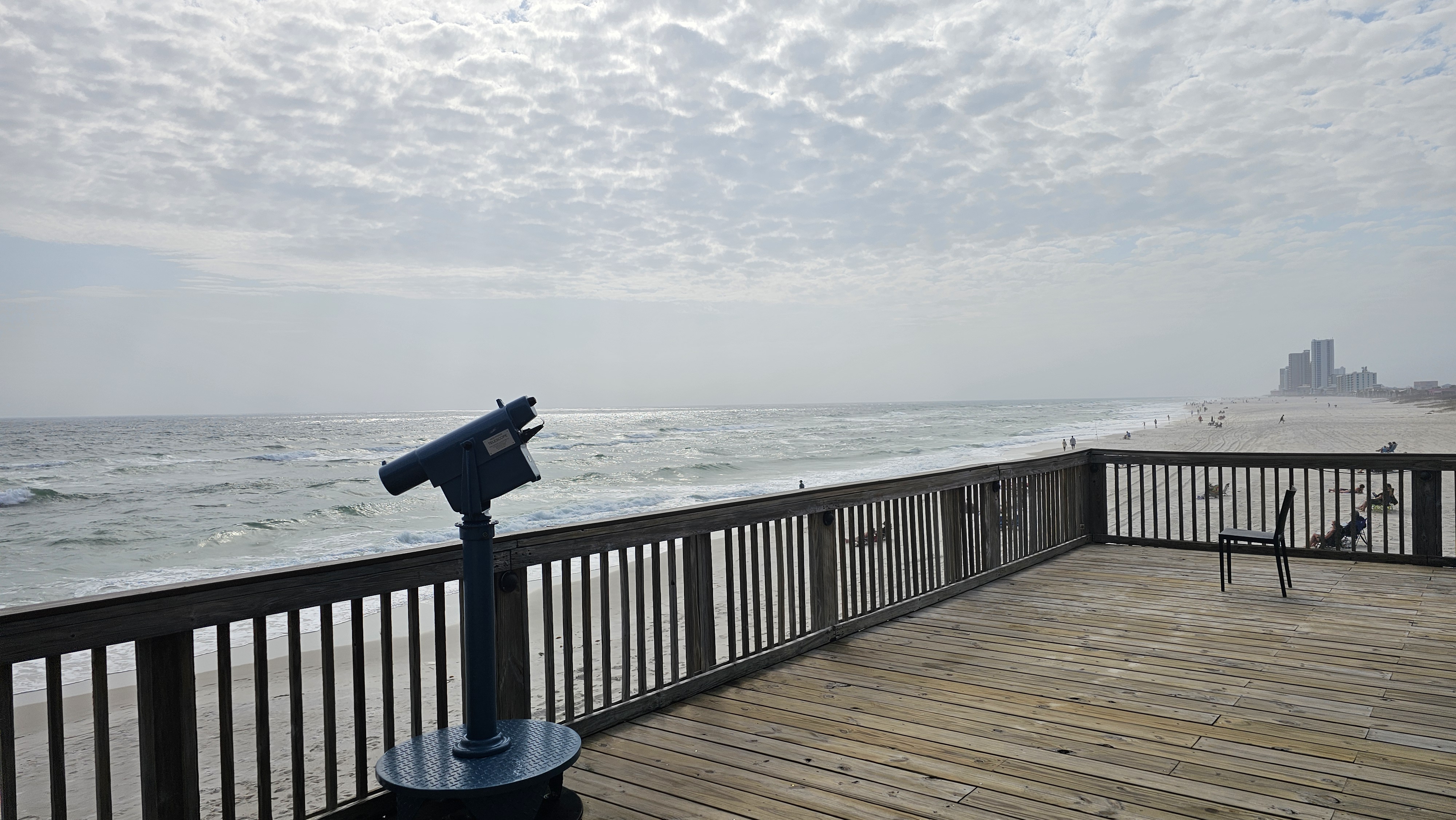 pier at sea n suds