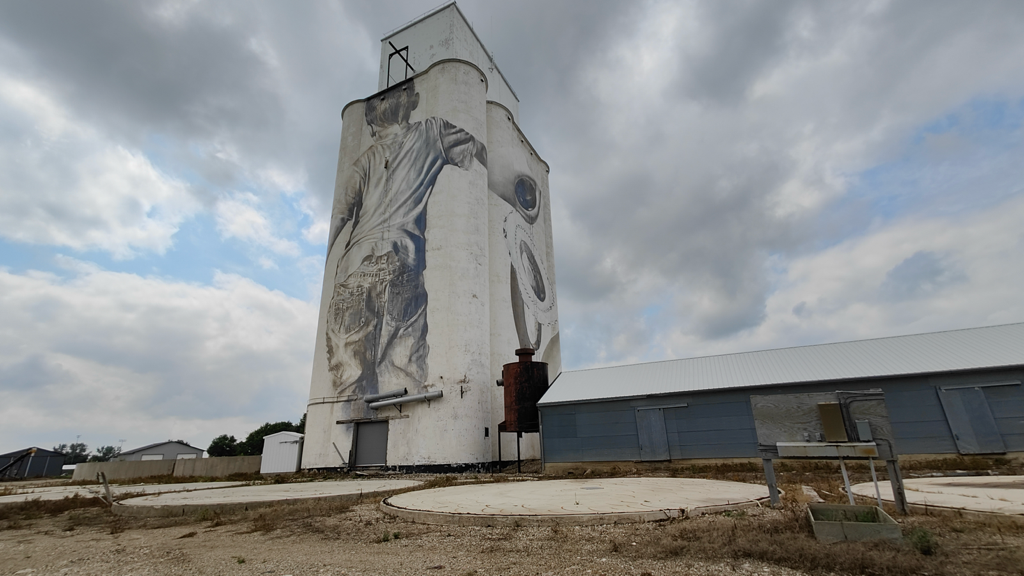Faulkton South Dakota Grain Silo
