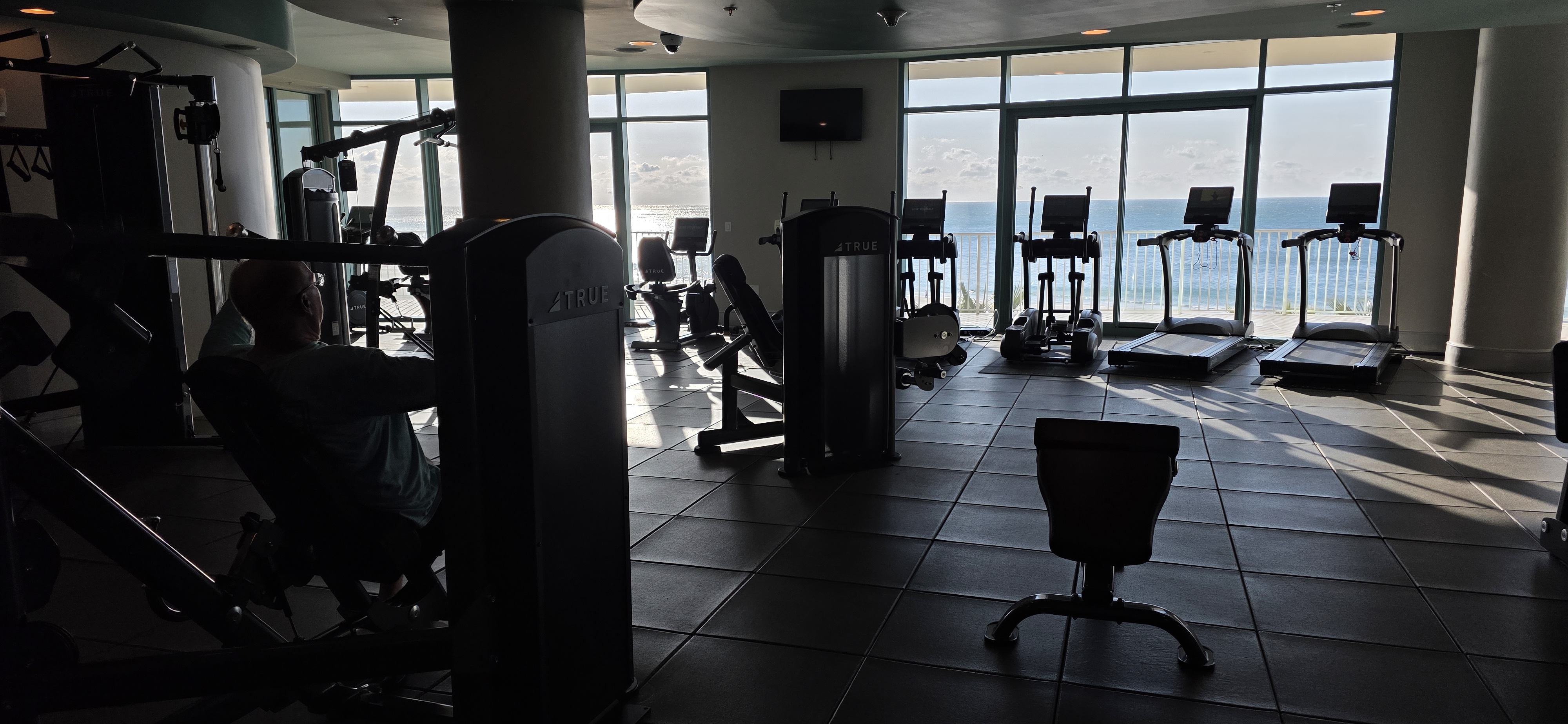 gym equipment Turquoise Place