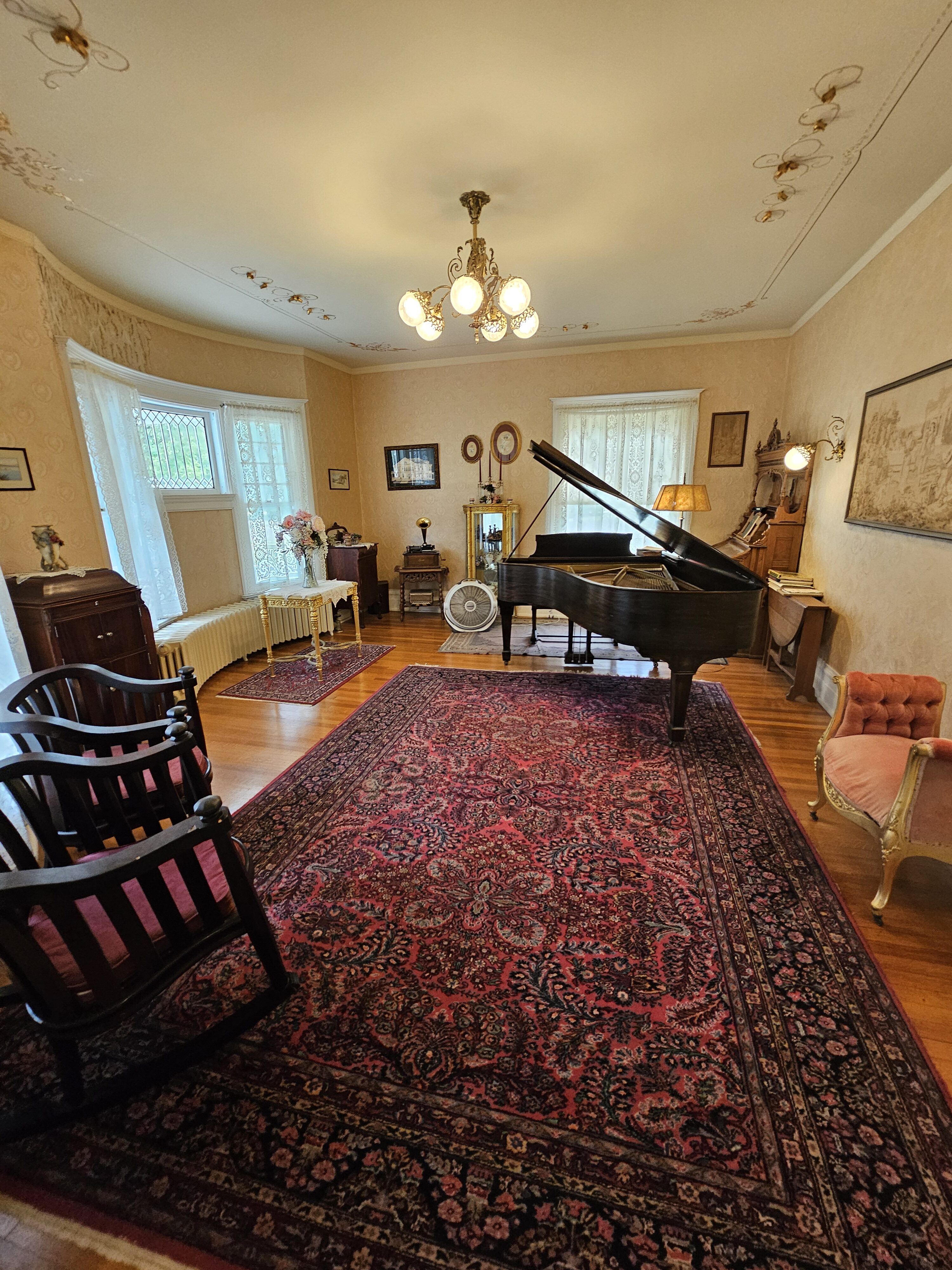 living room seelye mansion