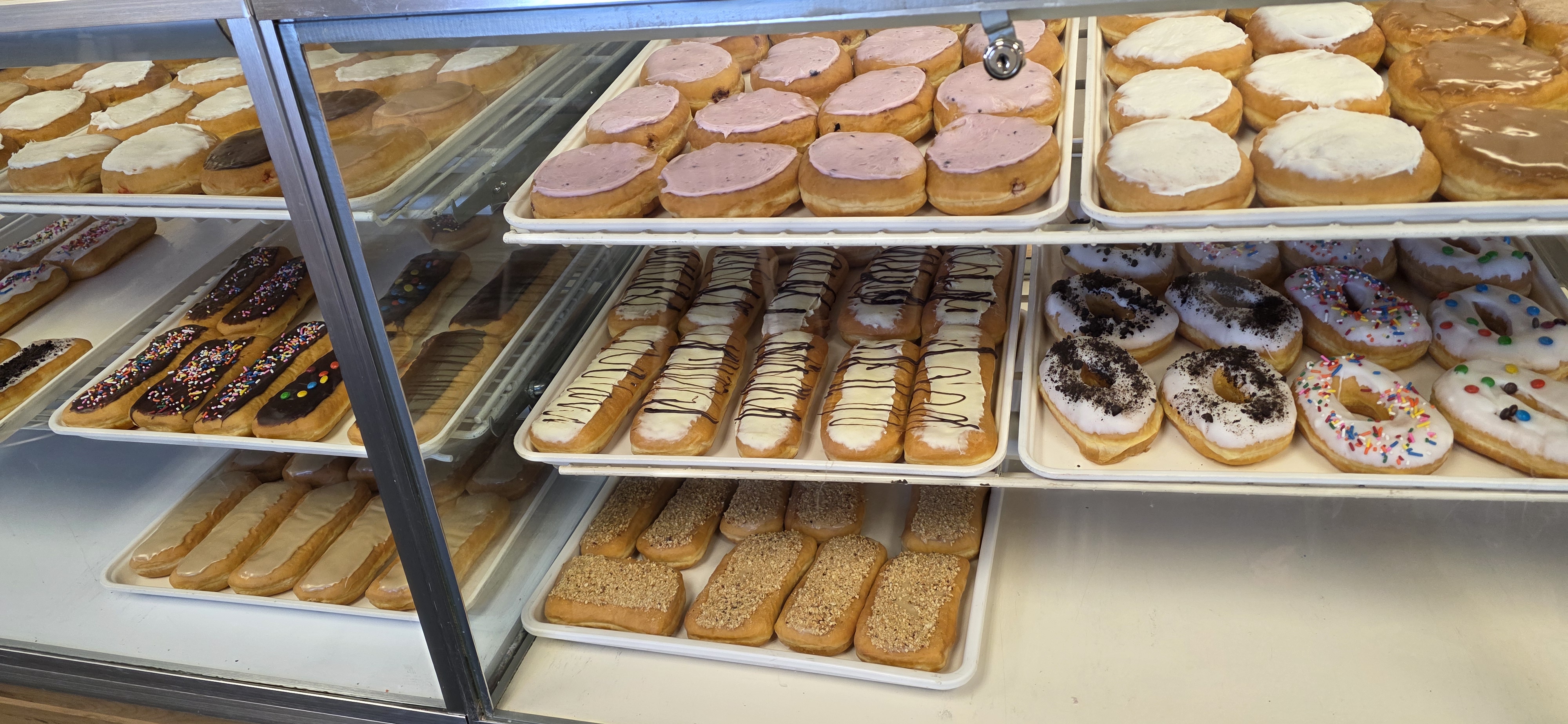 Devlis Lake, ND doughnut shop